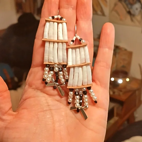 Mini Native American Dentalium Shell Earrings* Native Made - Picture 1 of 2